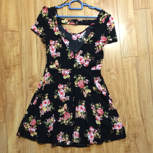 Forever 21 Floral Mini Dress with Low Back - Picture 2 of 9